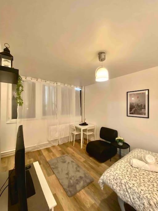 Luxsuite Aubervilliers Bagian luar foto